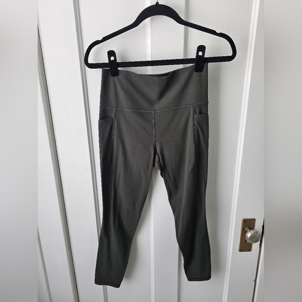 Athleta Salutation Stash Pocket II 7/8 Tight